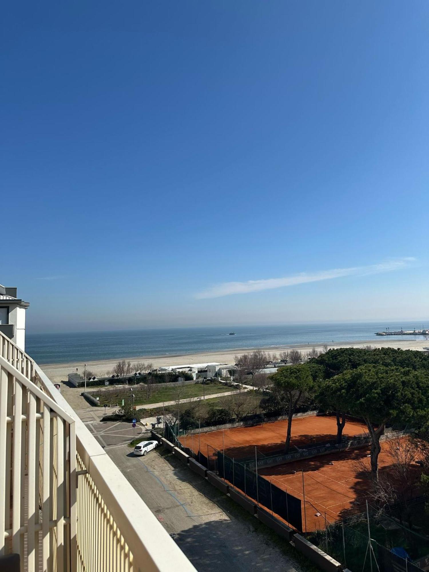 Hotel Helios Beach Milano Marittima Kültér fotó