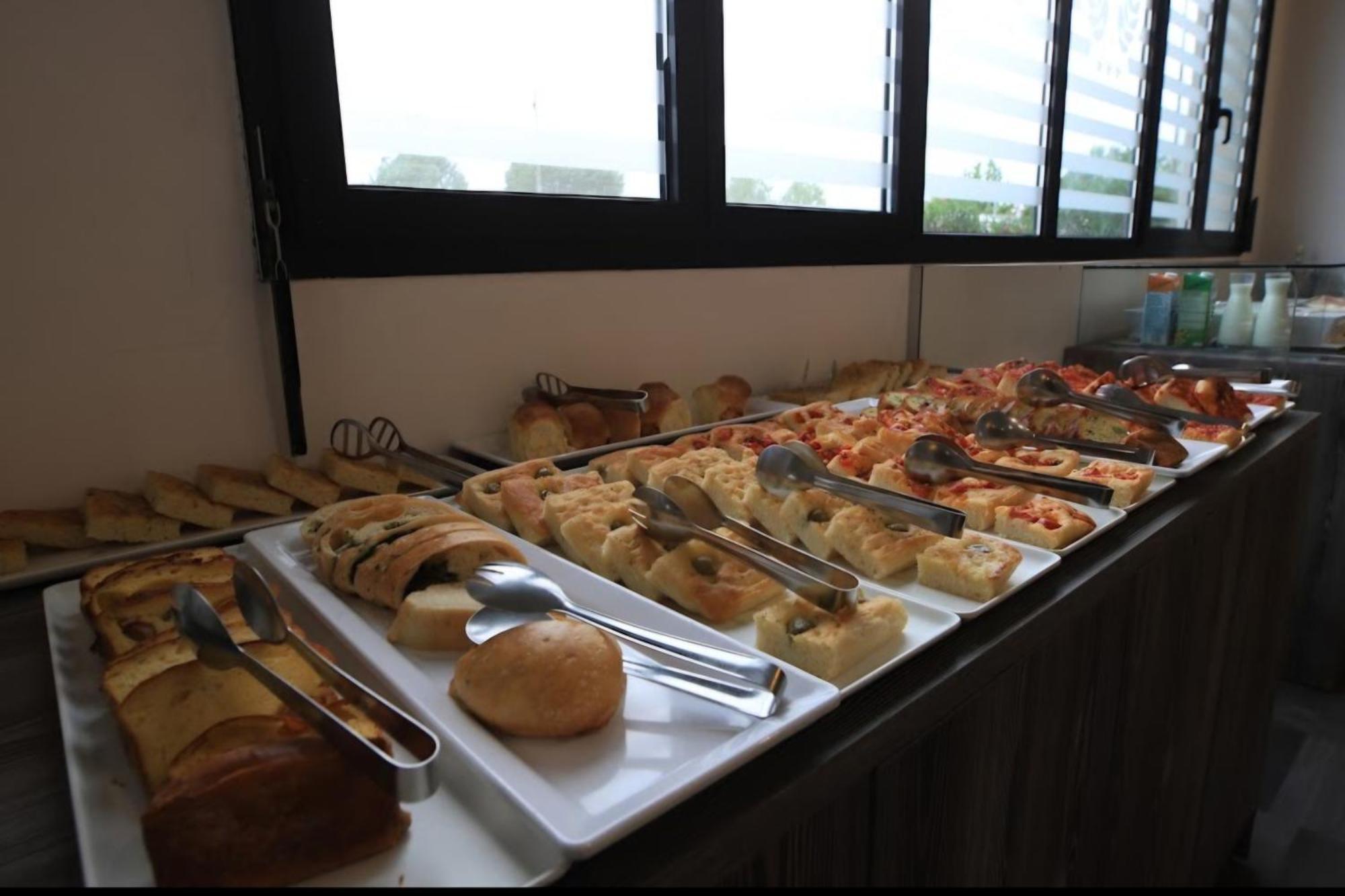 Hotel Helios Beach Milano Marittima Kültér fotó