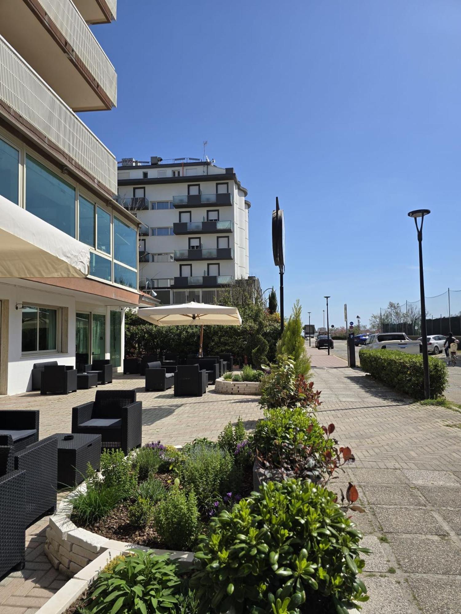 Hotel Helios Beach Milano Marittima Kültér fotó