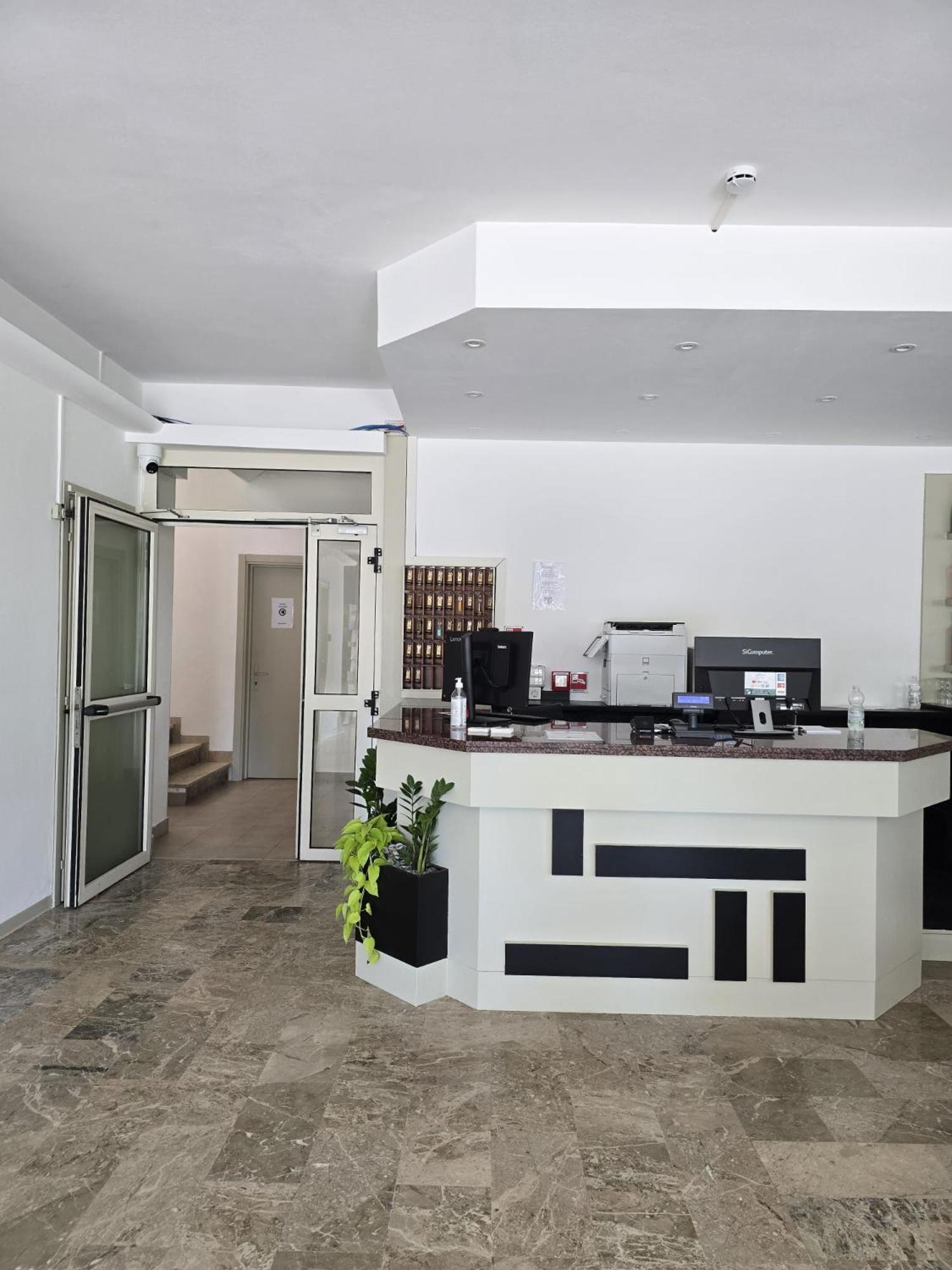 Hotel Helios Beach Milano Marittima Kültér fotó