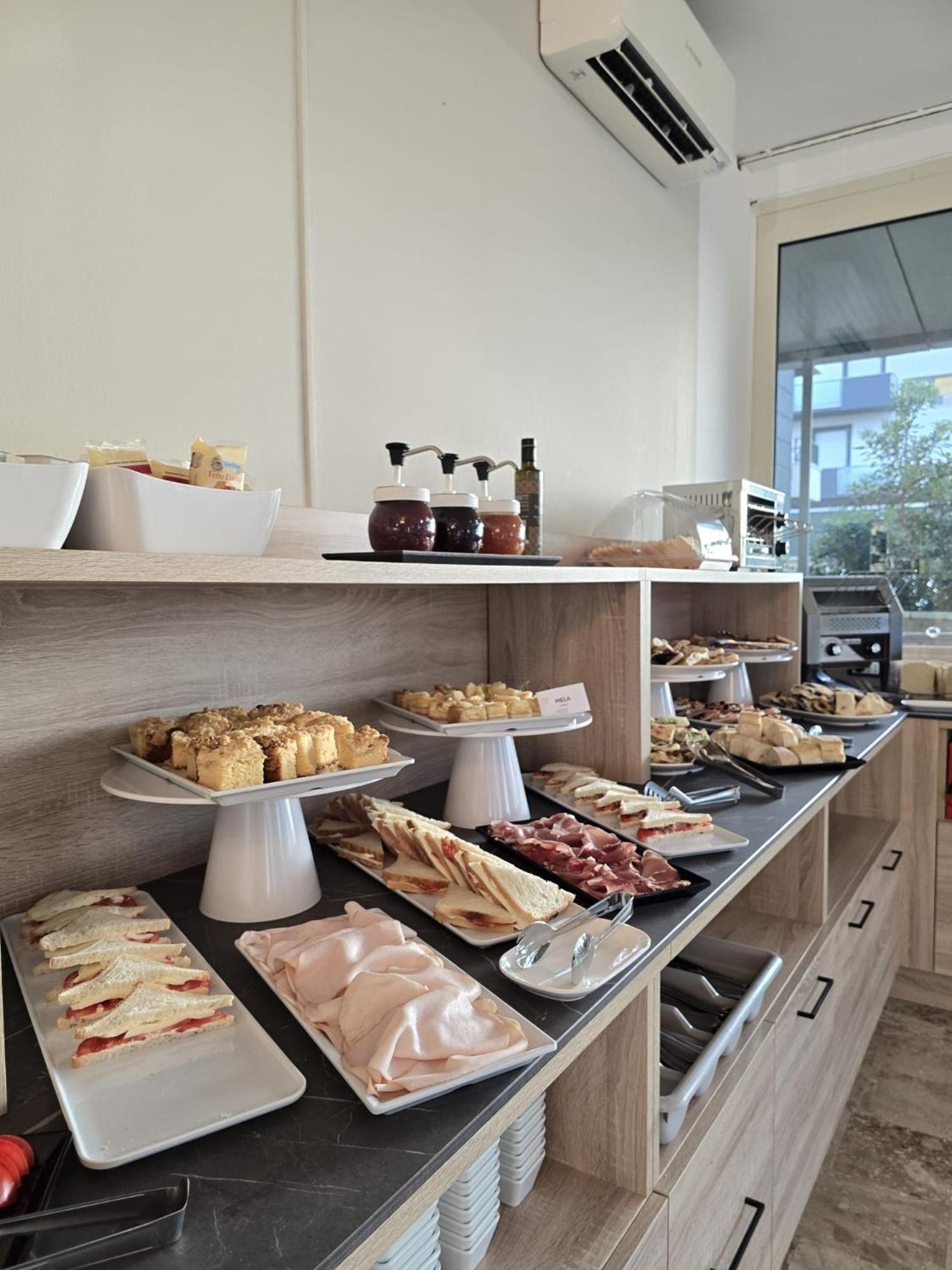 Hotel Helios Beach Milano Marittima Kültér fotó