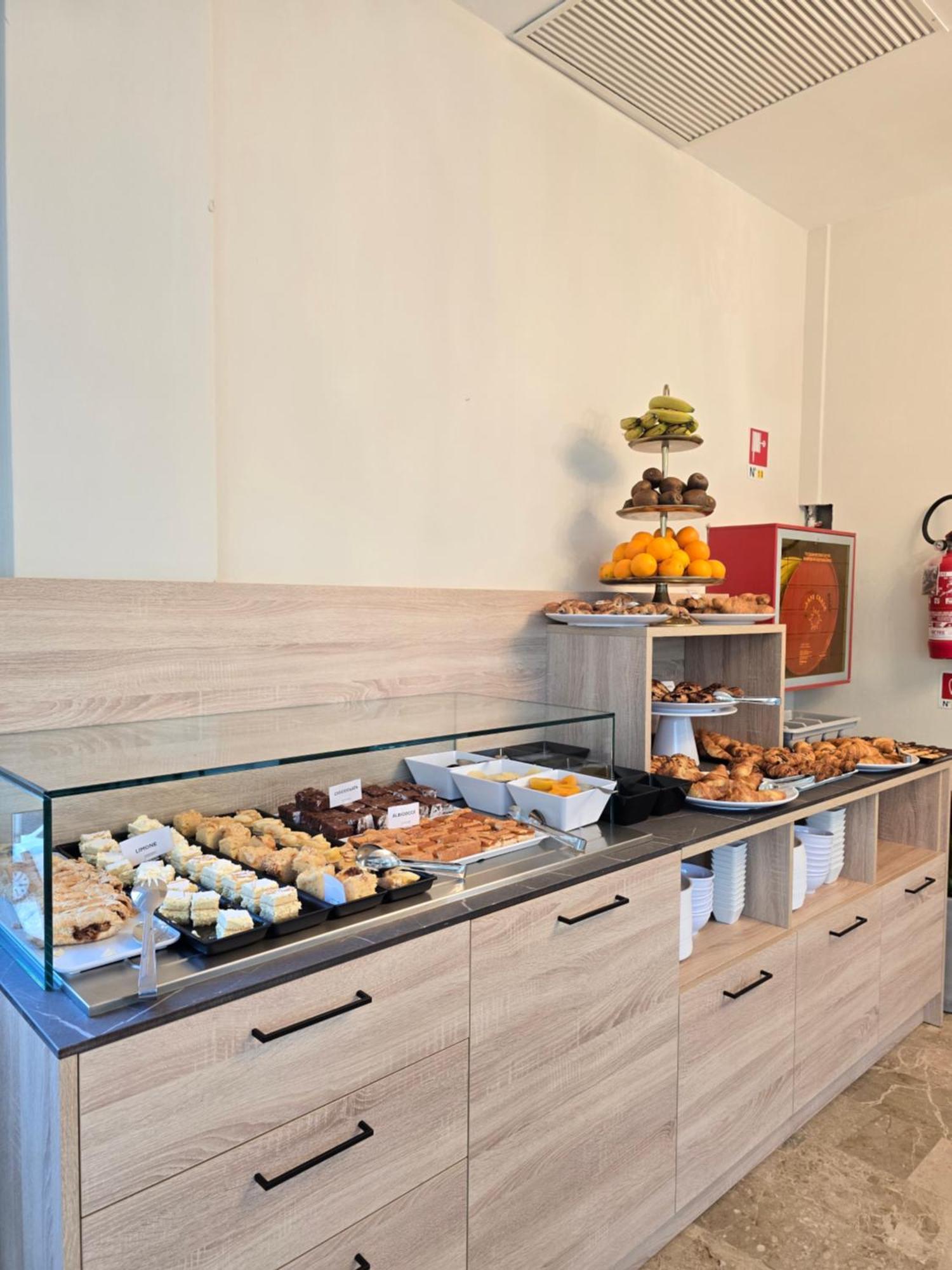 Hotel Helios Beach Milano Marittima Kültér fotó