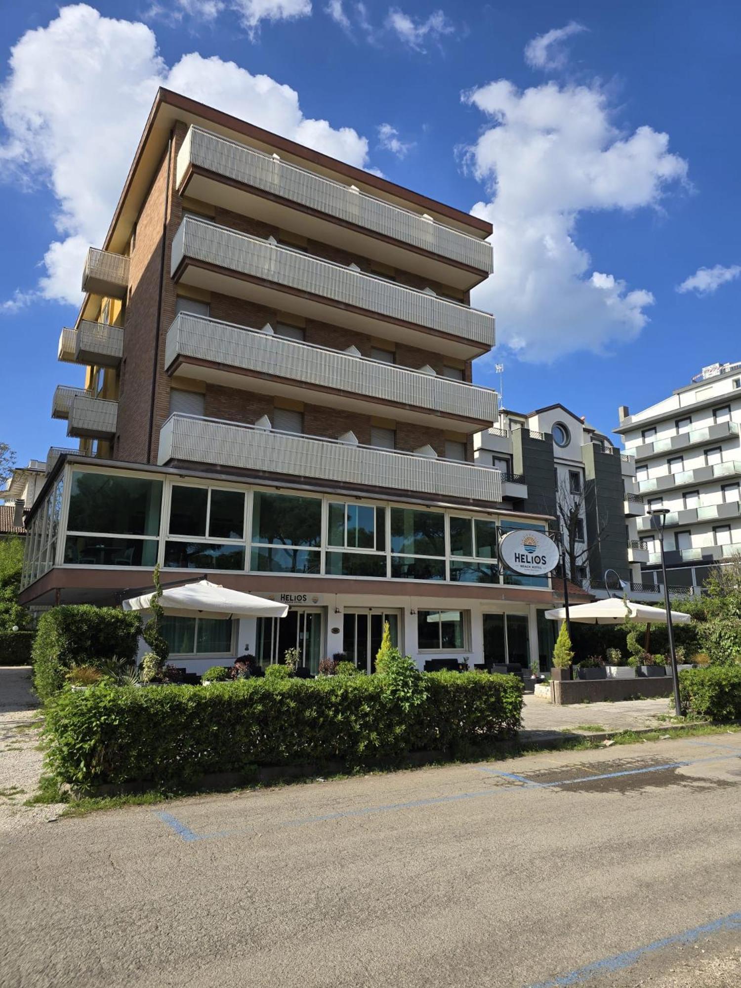 Hotel Helios Beach Milano Marittima Kültér fotó