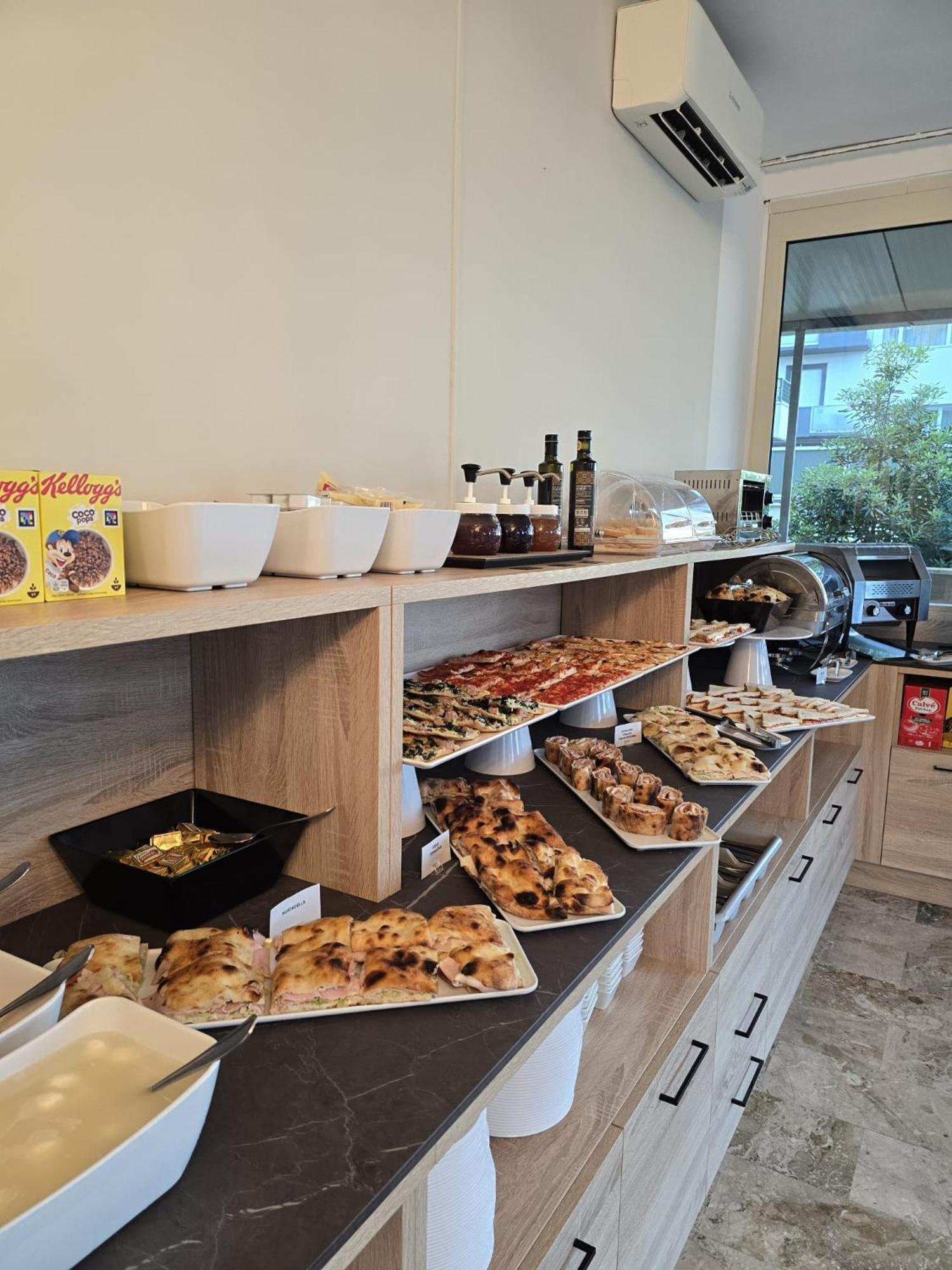 Hotel Helios Beach Milano Marittima Kültér fotó