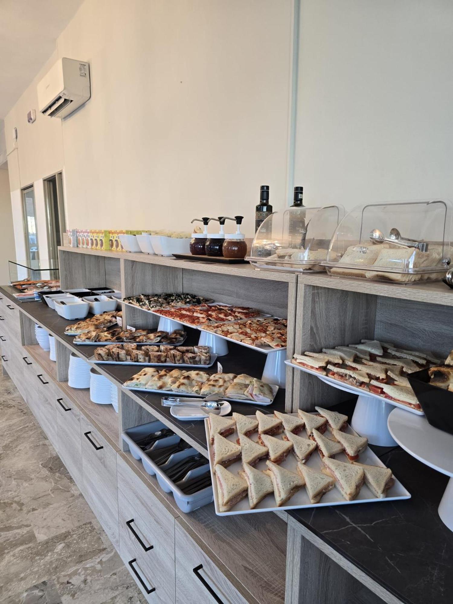 Hotel Helios Beach Milano Marittima Kültér fotó