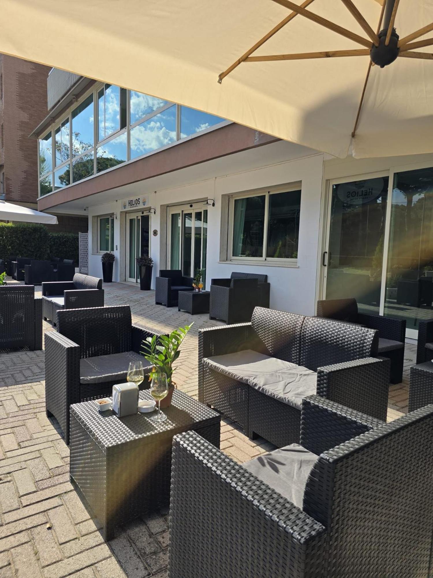 Hotel Helios Beach Milano Marittima Kültér fotó