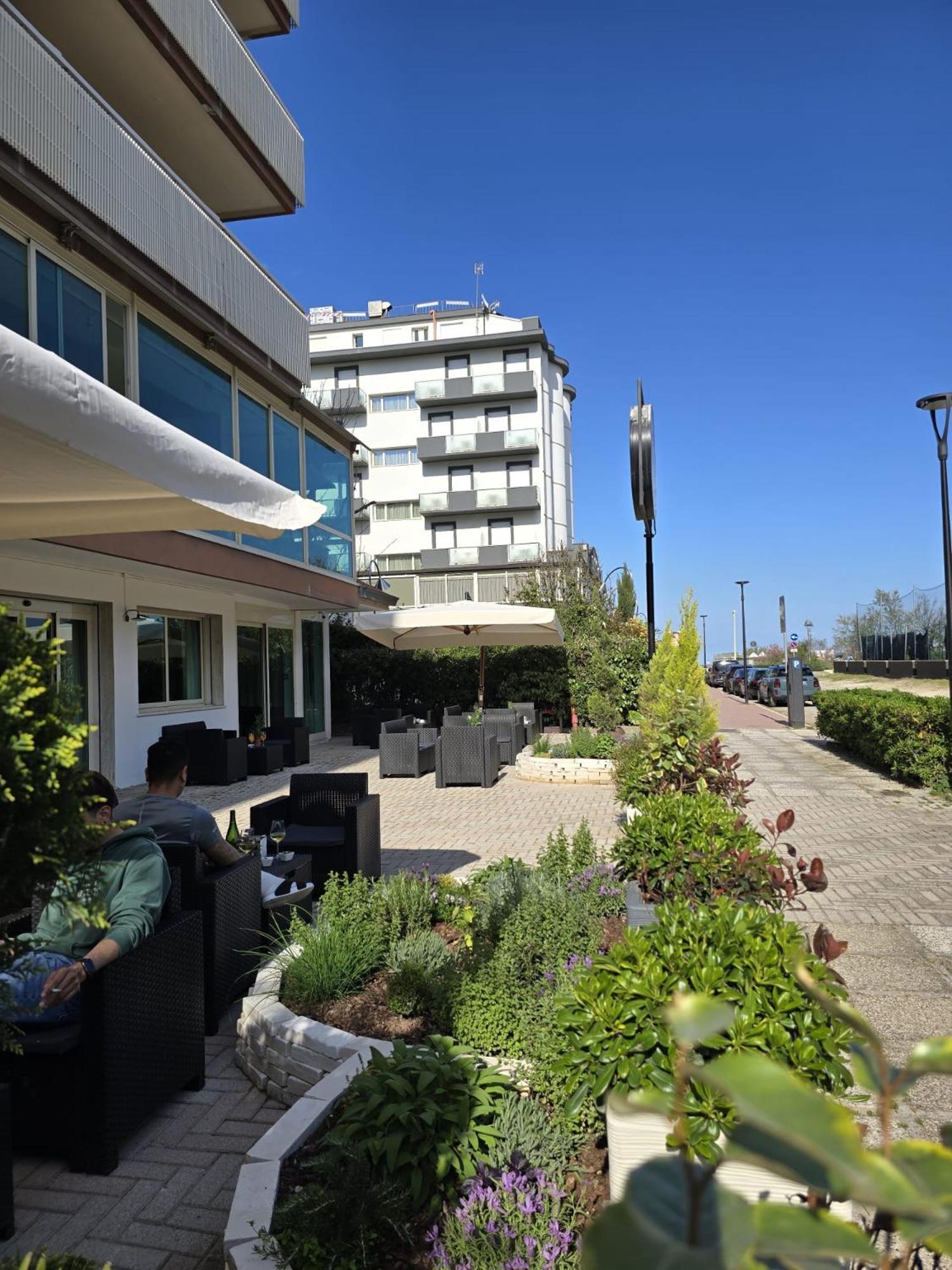 Hotel Helios Beach Milano Marittima Kültér fotó