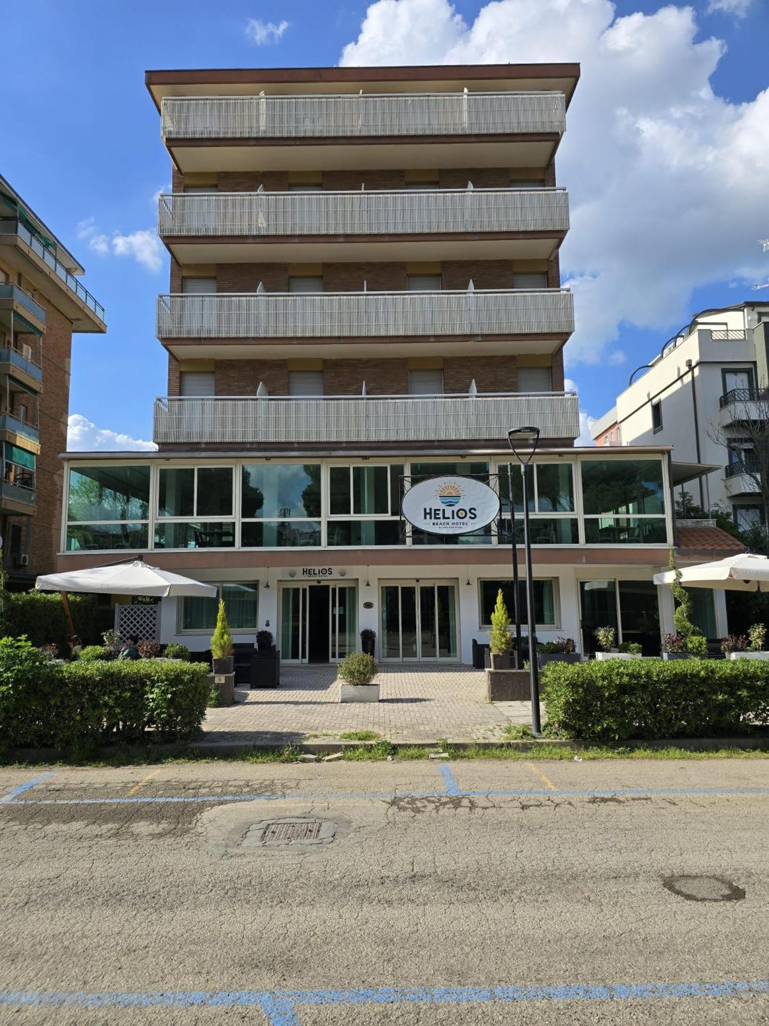 Hotel Helios Beach Milano Marittima Kültér fotó