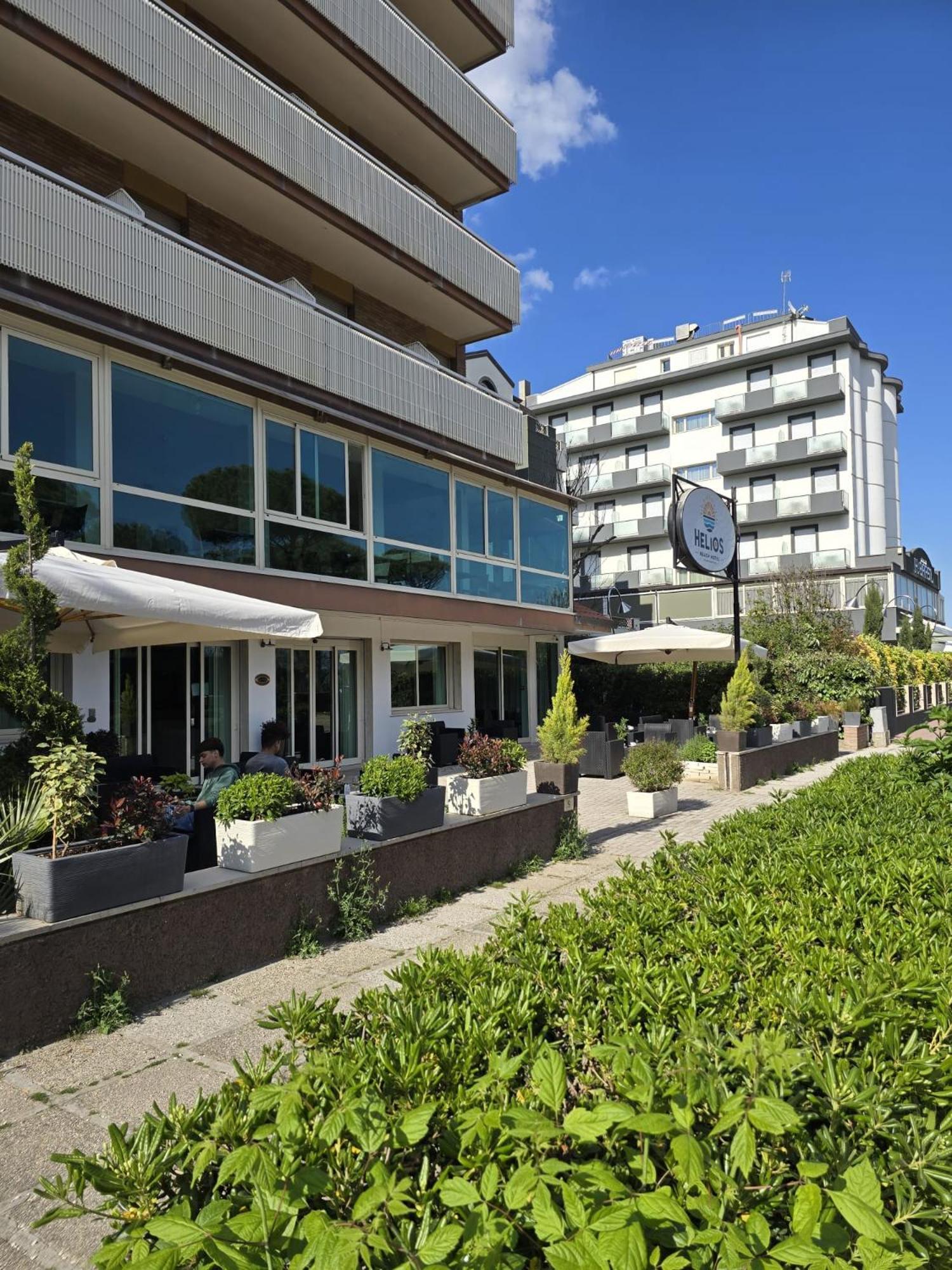 Hotel Helios Beach Milano Marittima Kültér fotó
